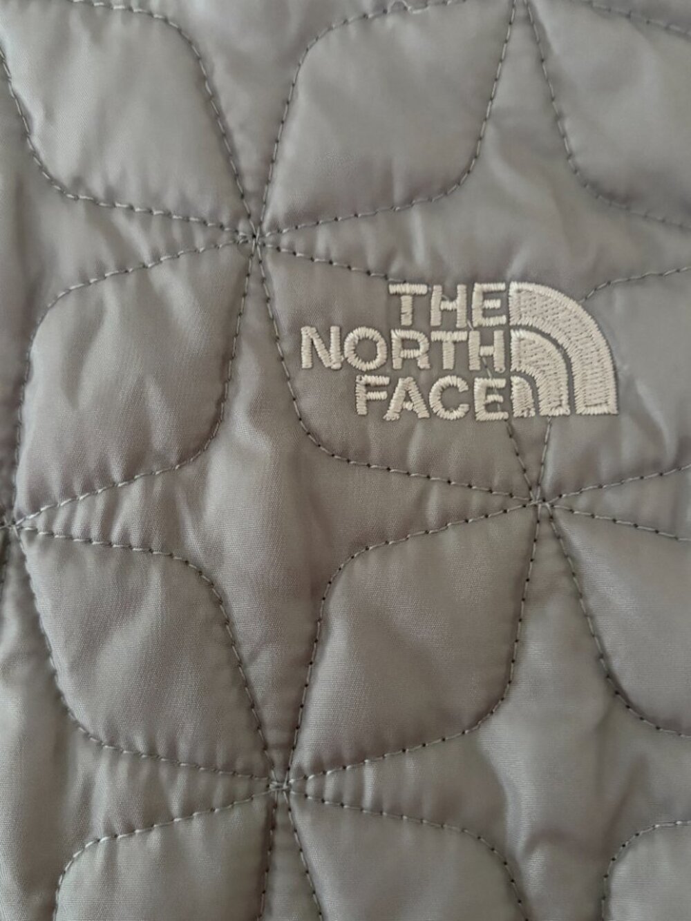 The North Face quilted mid-layer insulation jacket Size Medium Gray - Picture 4 of 8